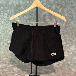 Women’s Nike short mid rise size Medium in Black